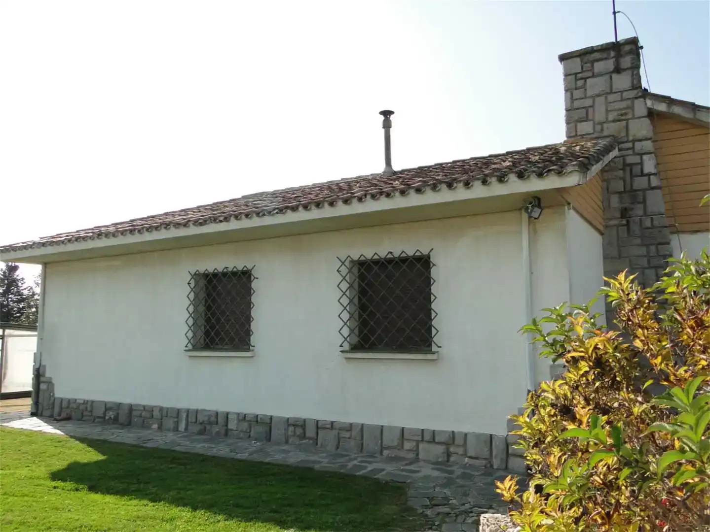 Vista exterior de Casa o xalet en venda en Haro amb Jardí privat, Piscina i Balcó