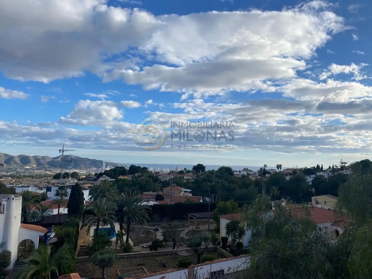 Vista exterior de Casa o xalet en venda en La Nucia amb Jardí privat, Terrassa i Moblat