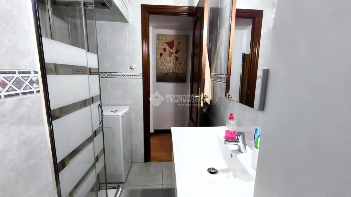 Badezimmer von Wohnung zum Verkauf in Madrid mit Heizung