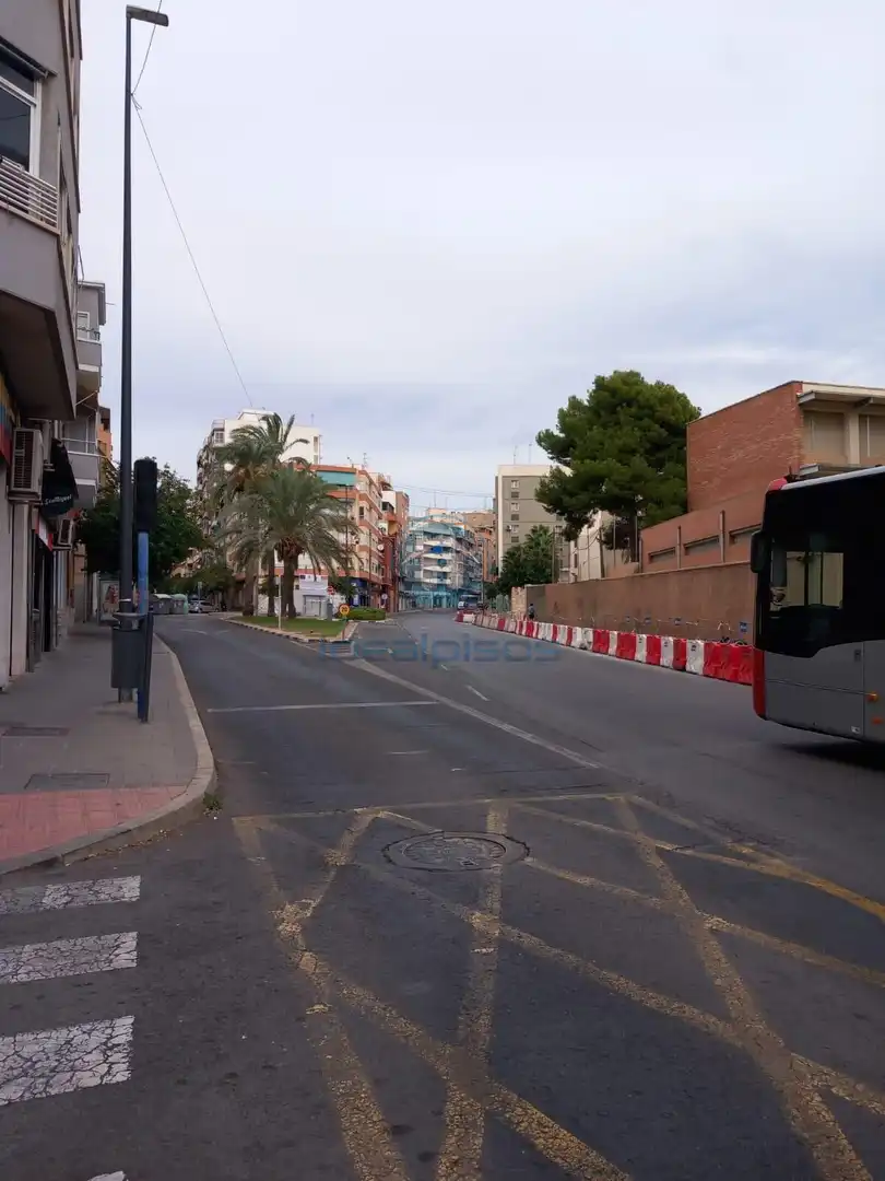 Vista exterior de Local en venta en Alicante / Alacant