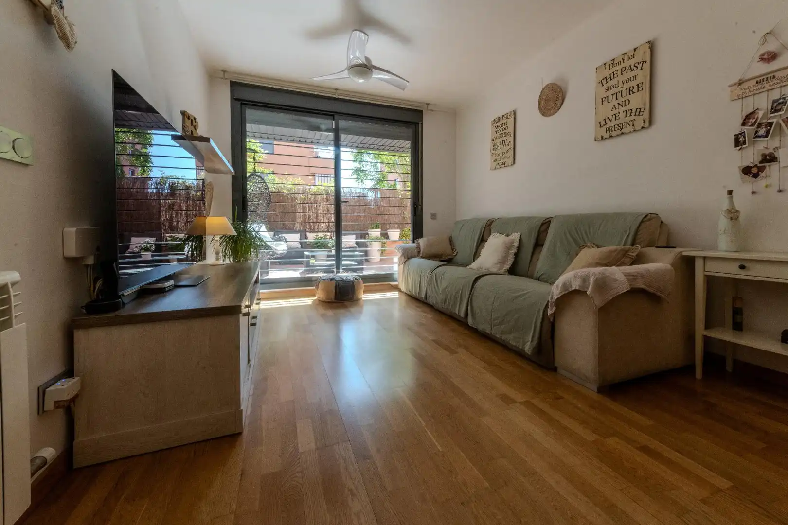 Sala de estar de Planta baja en venta en Sabadell con Aire acondicionado, Calefacción y Jardín privado
