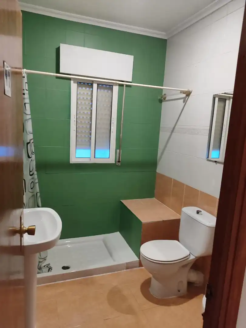 Badezimmer von Wohnung zur Miete in Cáceres mit Terrasse, Möbliert und Balkon