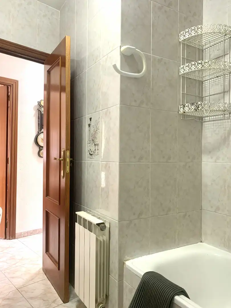 Badezimmer von Einfamilien-Reihenhaus zur Miete in Guadarrama mit Heizung, Privatgarten und Terrasse