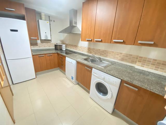 Piso en Alquiler en Calle Esquilo en El Cónsul - Ciudad Universitaria - El Romeral