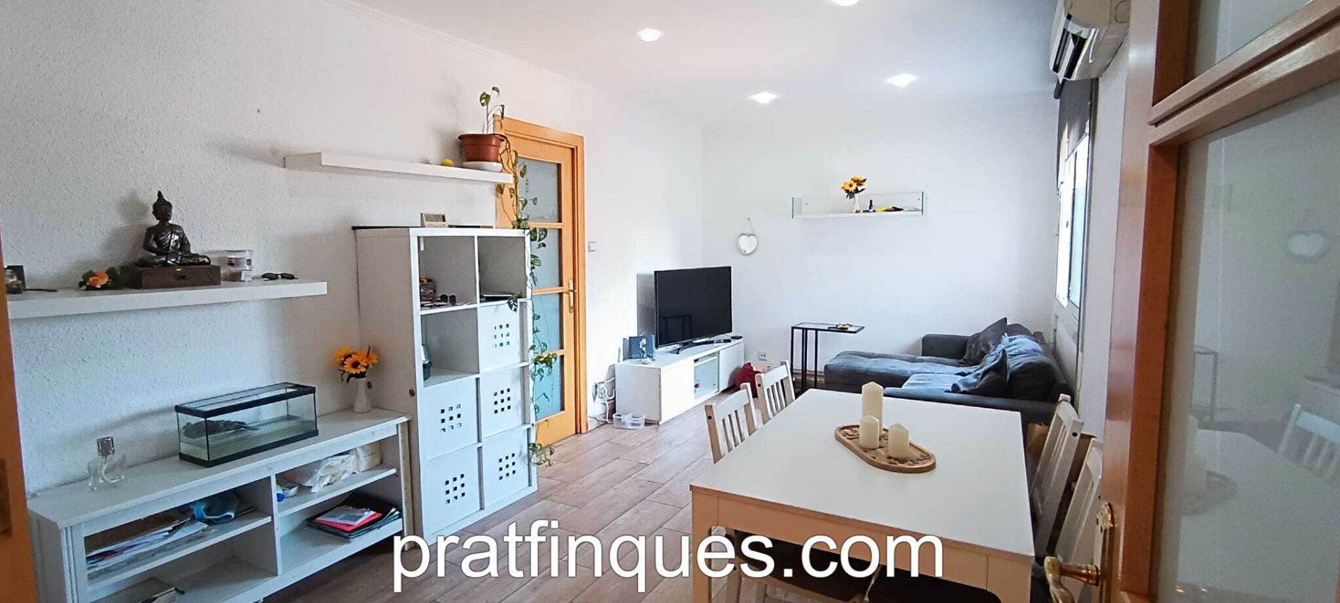 Sala d'estar de Pis en venda en El Prat de Llobregat amb Aire condicionat, Forn i Microones