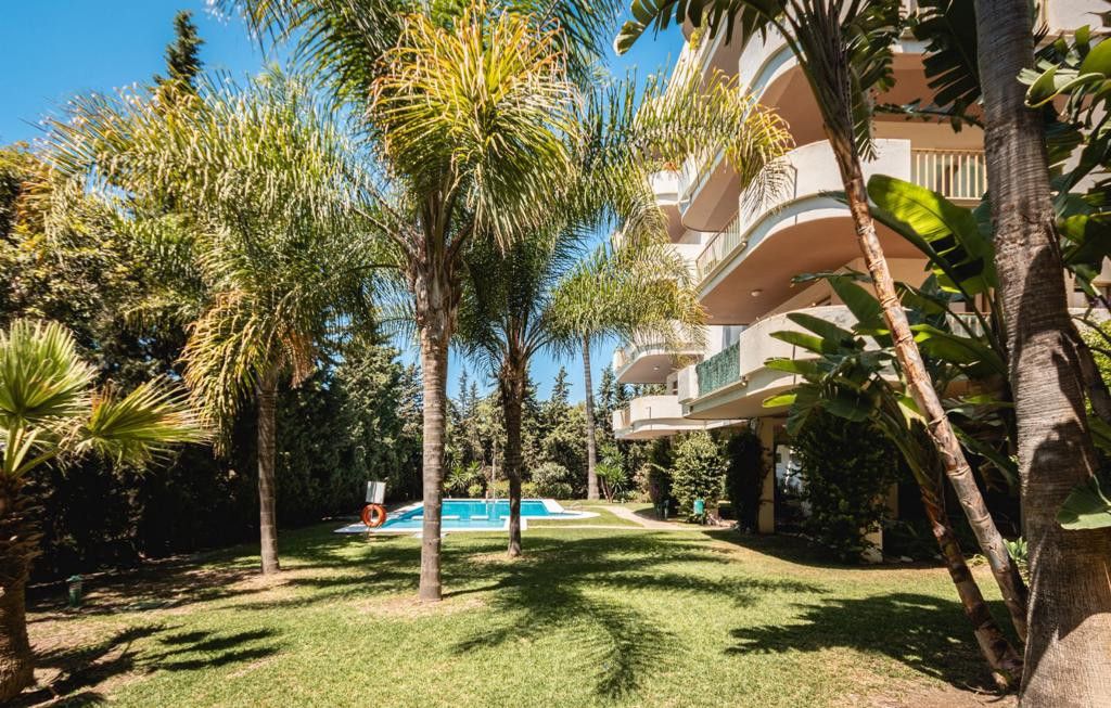 Jardí de Apartament en venda en Marbella amb Terrassa, Piscina i Piscina comunitària