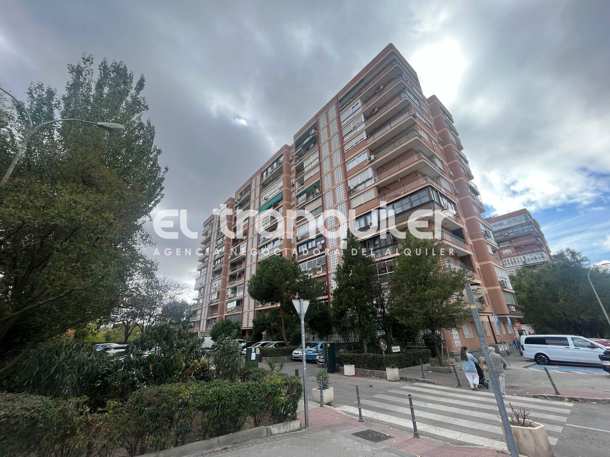 Vista exterior de Piso de alquiler en  Madrid Capital con Aire acondicionado, Parquet y Terraza