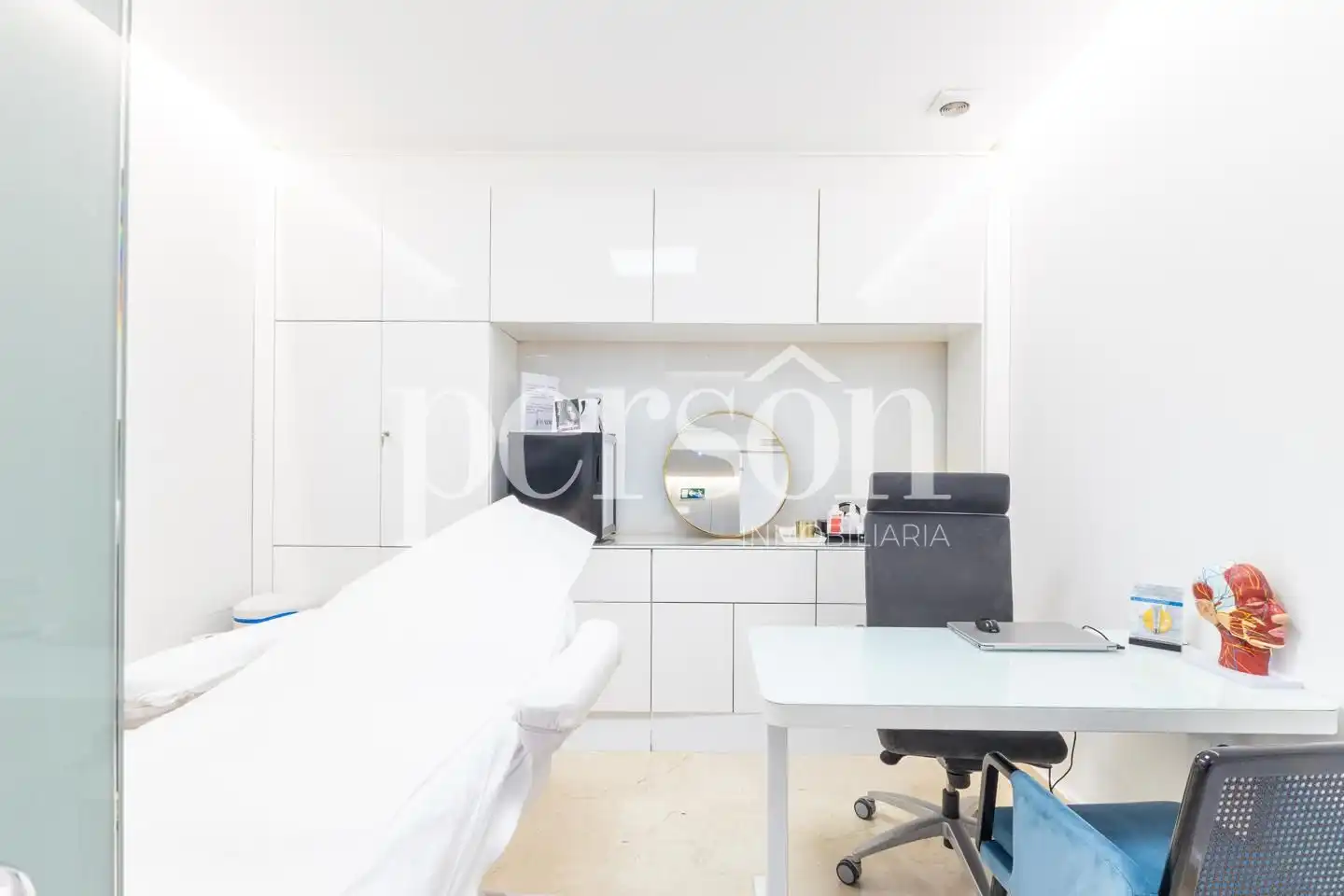 Habitación de Local en venta en Valencia con Aire acondicionado