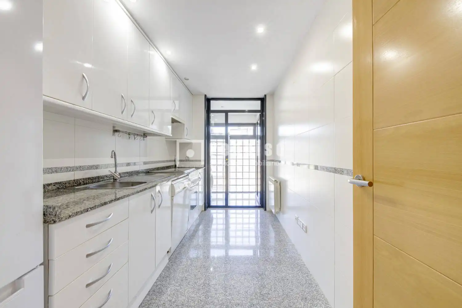 Kitchen of Duplexes for sale in Pozuelo de Alarcón  with Air Conditioner, Heating and Private garden