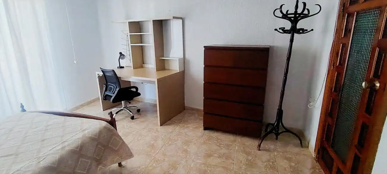 Schlafzimmer von Wohnung zur untervermieten in Linares mit Klimaanlage, Heizung und Möbliert