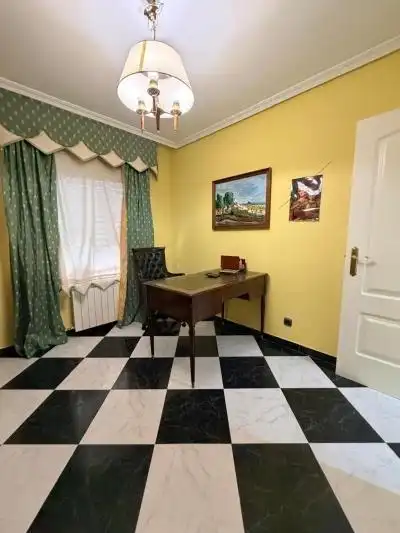 Piso en venta en Badajoz con Calefacción, Terraza y Trastero