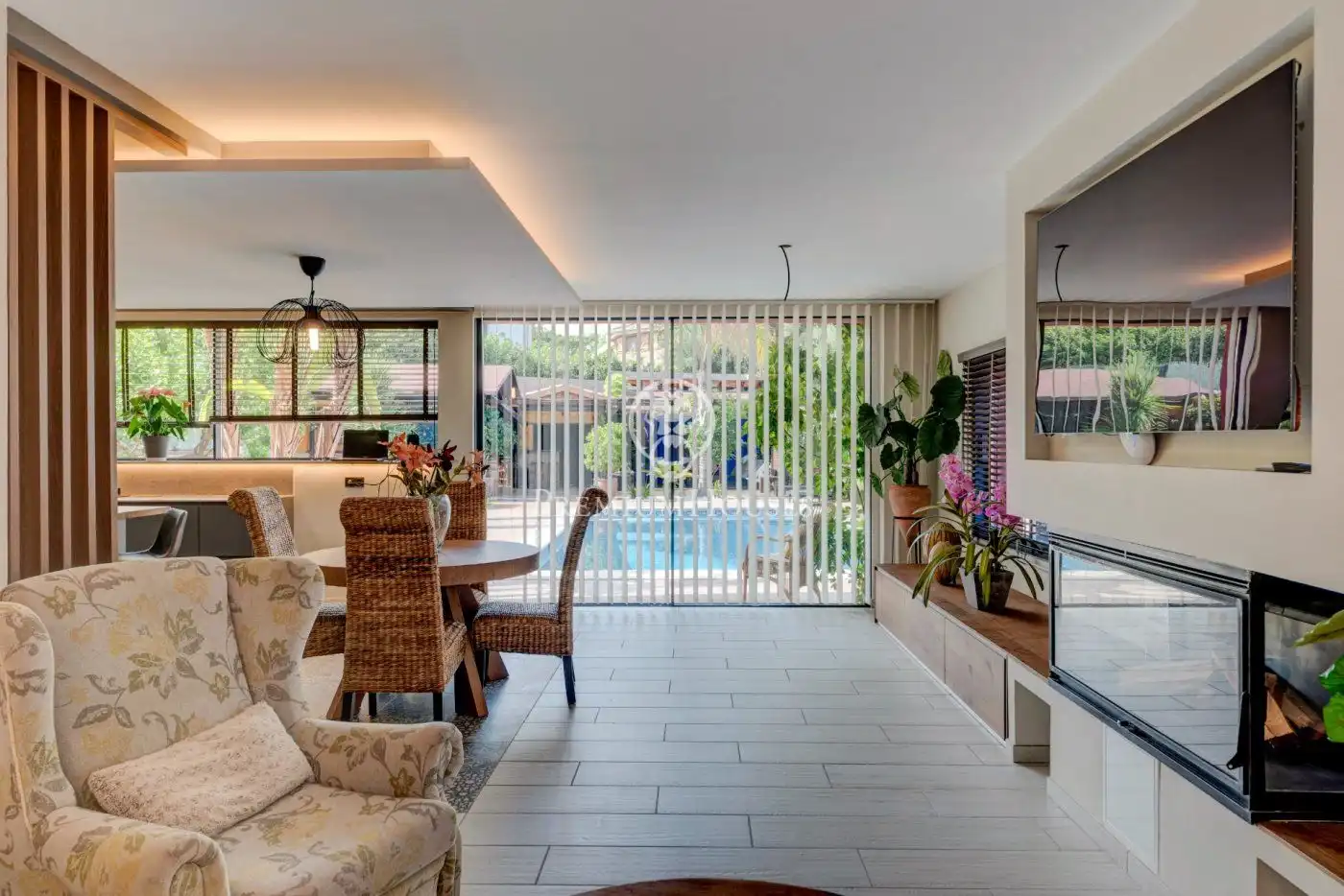 Living room of Houses for sale in Vilanova i la Geltrú  with Air Conditioner, Heating and Private garden
