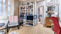 Living room of Flat for sale in  Madrid Capital