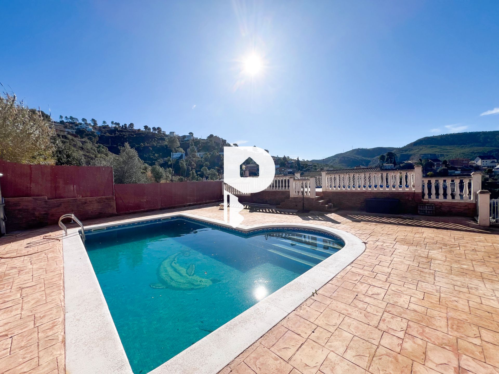 Piscina de Casa o xalet en venda en Vallirana amb Aire condicionat, Calefacció i Jardí privat