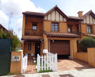 Exterior view of Single-family semi-detached for sale in Valverde de la Virgen