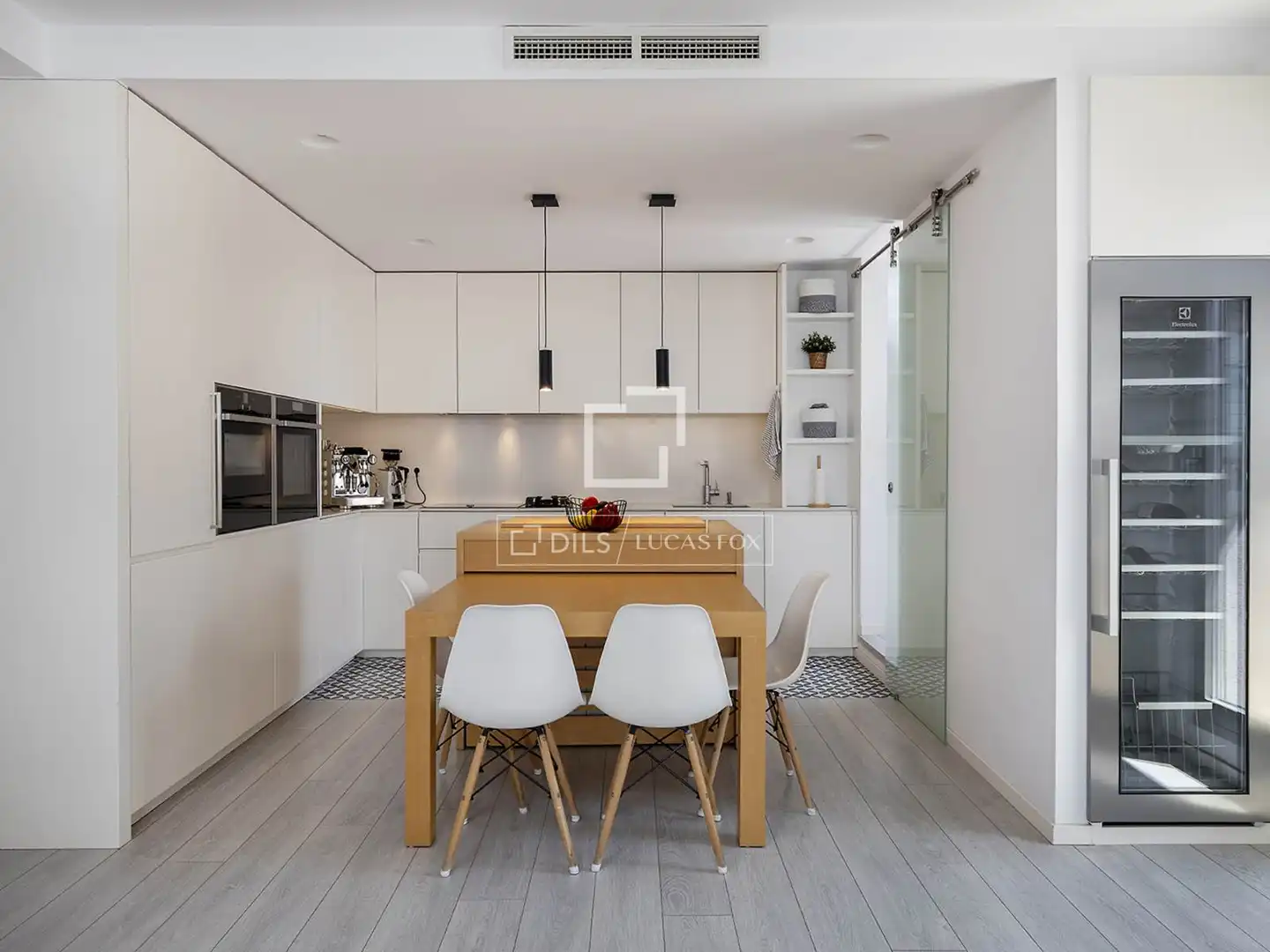 Küche von Dachboden zur Miete in Barcelona mit Klimaanlage, Terrasse und Möbliert