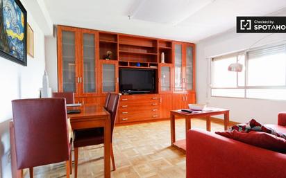 Living room of Flat to rent in  Madrid Capital  with Air Conditioner and Balcony