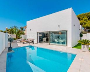 Vista exterior de Casa o xalet en venda en Orihuela amb Aire condicionat i Piscina