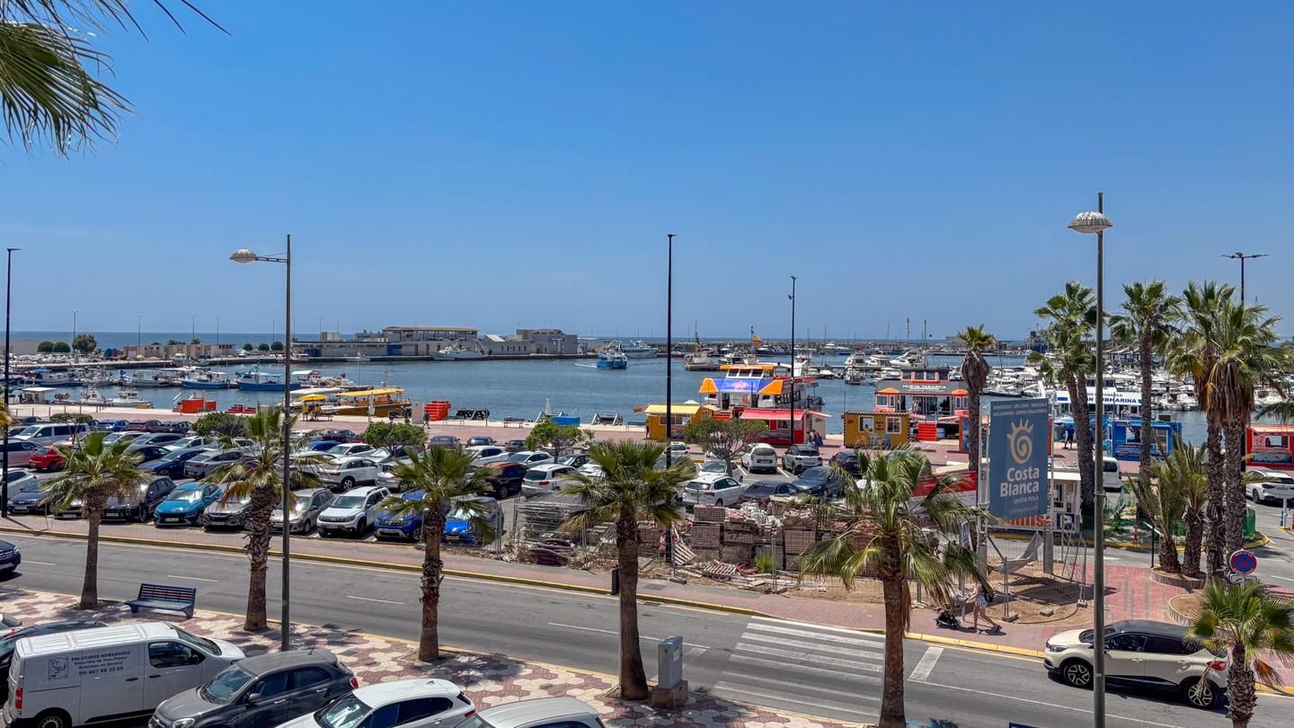 Aparcament de Pis en venda en Santa Pola amb Aire condicionat, Calefacció i Terrassa