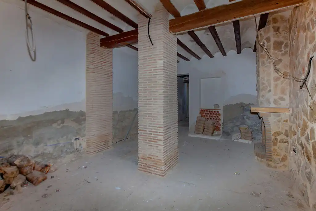 Buildings for sale in Sellent