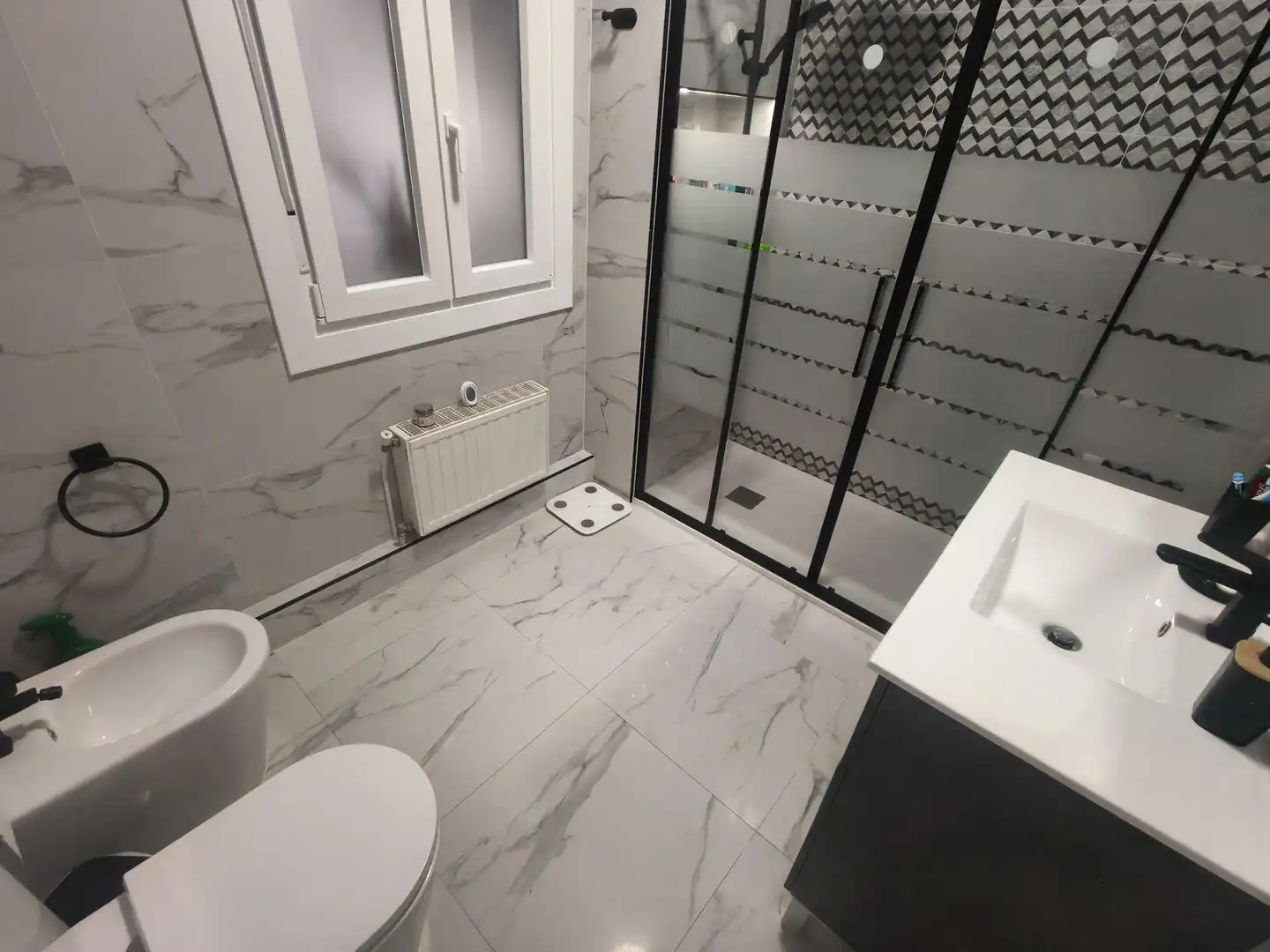 Bathroom of Houses for sale in Chiclana de la Frontera  with Air Conditioner, Swimming Pool and Alarm