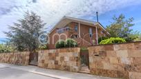 Vista exterior de Casa o xalet en venda en La Riera de Gaià amb Jardí privat, Terrassa i Piscina