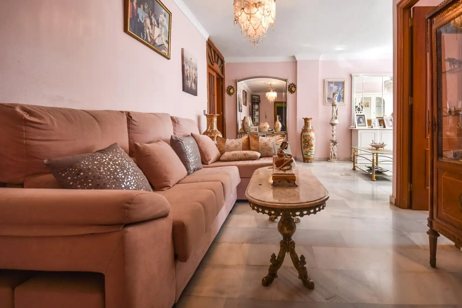 Sala de estar de Edificio en venta en Mijas