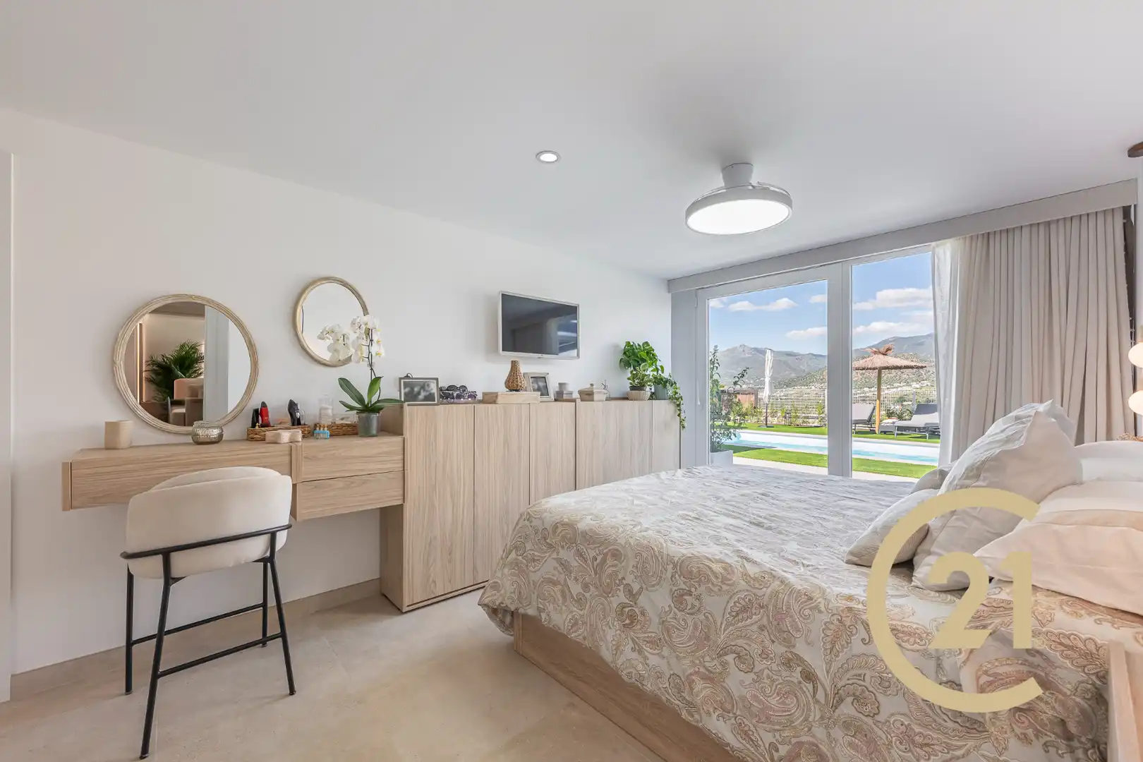 Dormitori de Casa o xalet en venda en Viñuela amb Jardí privat, Terrassa i Traster