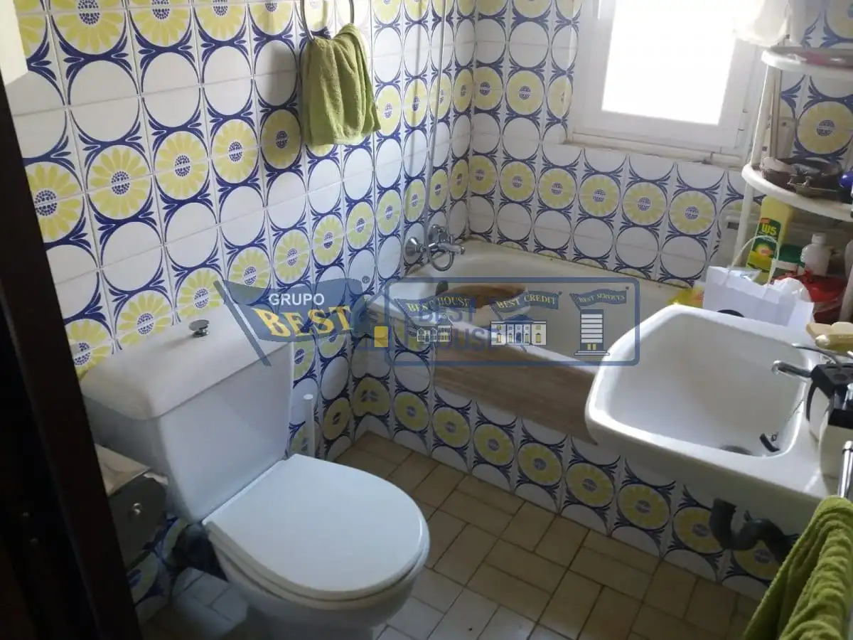 Bathroom of Houses for sale in Chozas de Abajo  with Heating, Private garden and Parquet flooring