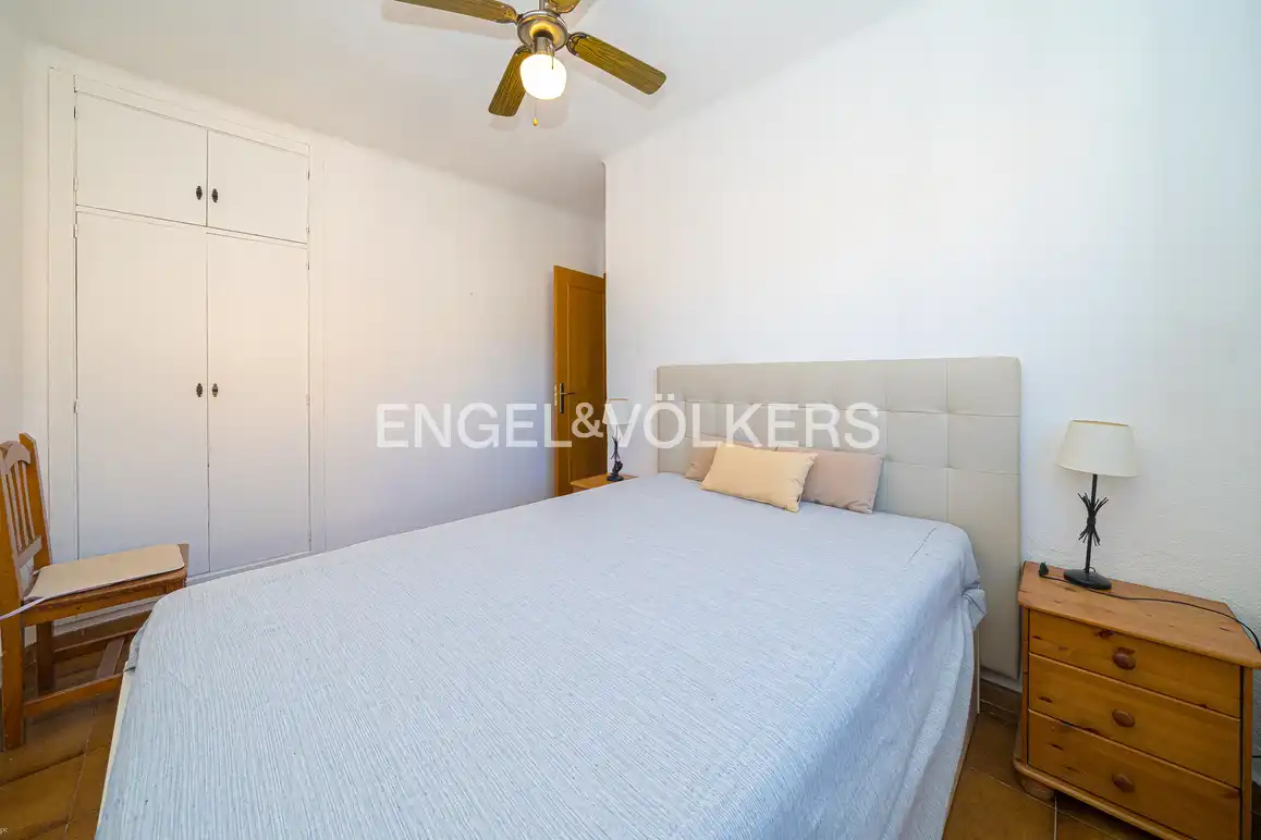 Habitación de Casa adosada en venta en Benidorm con Aire acondicionado, Jardín privado y Piscina comunitaria