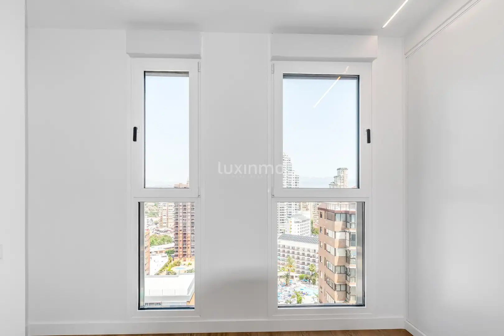 Bedroom of Flat for sale in Benidorm  with Air Conditioner, Heating and Private garden