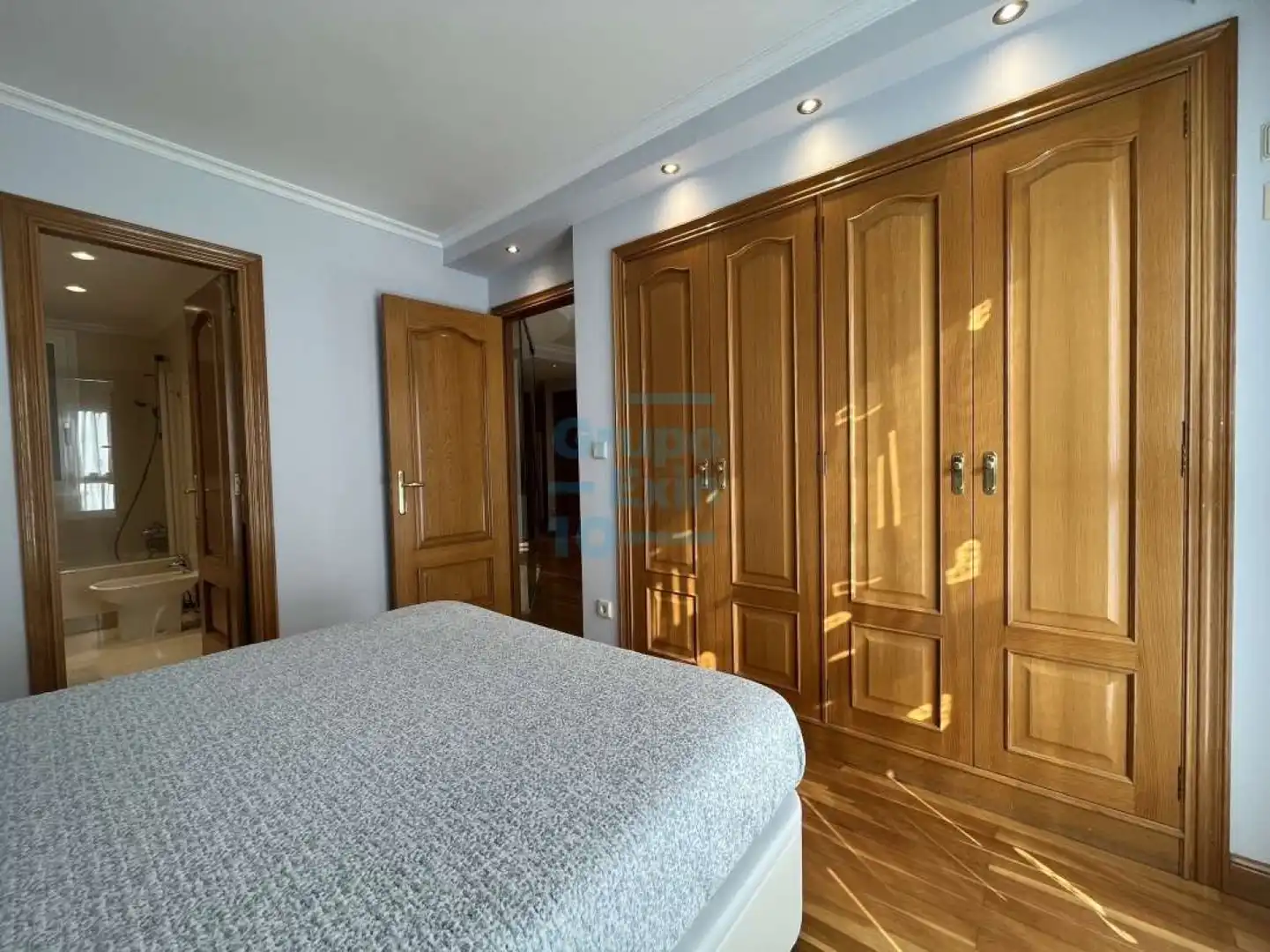 Bedroom of Flat for rent in Donostia - San Sebastián   with Storage room