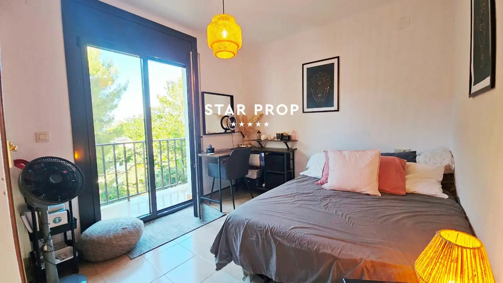 Habitación de Casa adosada en venta en Llançà con Terraza, Trastero y Amueblado