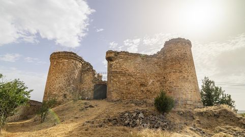 Castillo del siglo XV en Establés, Guadalajara, imatge 4