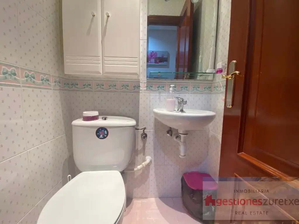 Bathroom of Flat for sale in Bilbao   with Furnished