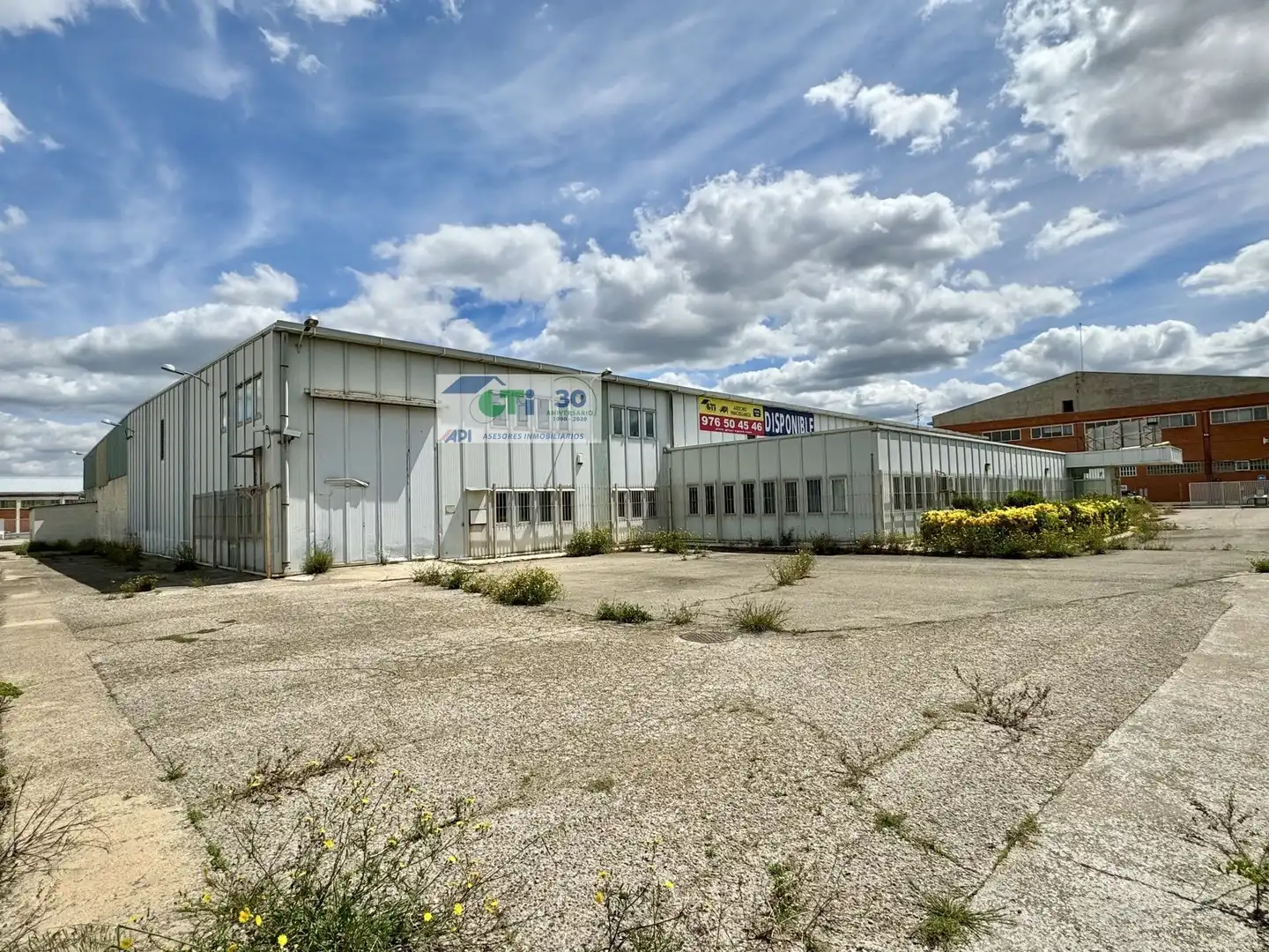 Vista exterior de Nau industrial en venda en Zaragoza