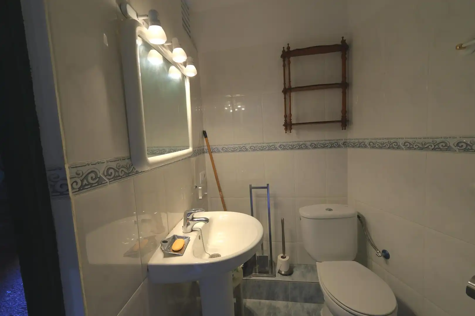 Baño de Casa adosada en venta en Cacabelos con Calefacción y Balcón