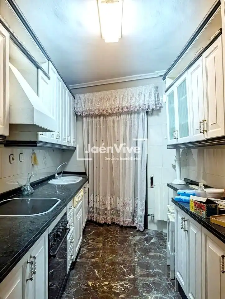 Dormitori de Casa adosada en venda en Jaén amb Aire condicionat, Calefacció i Terrassa