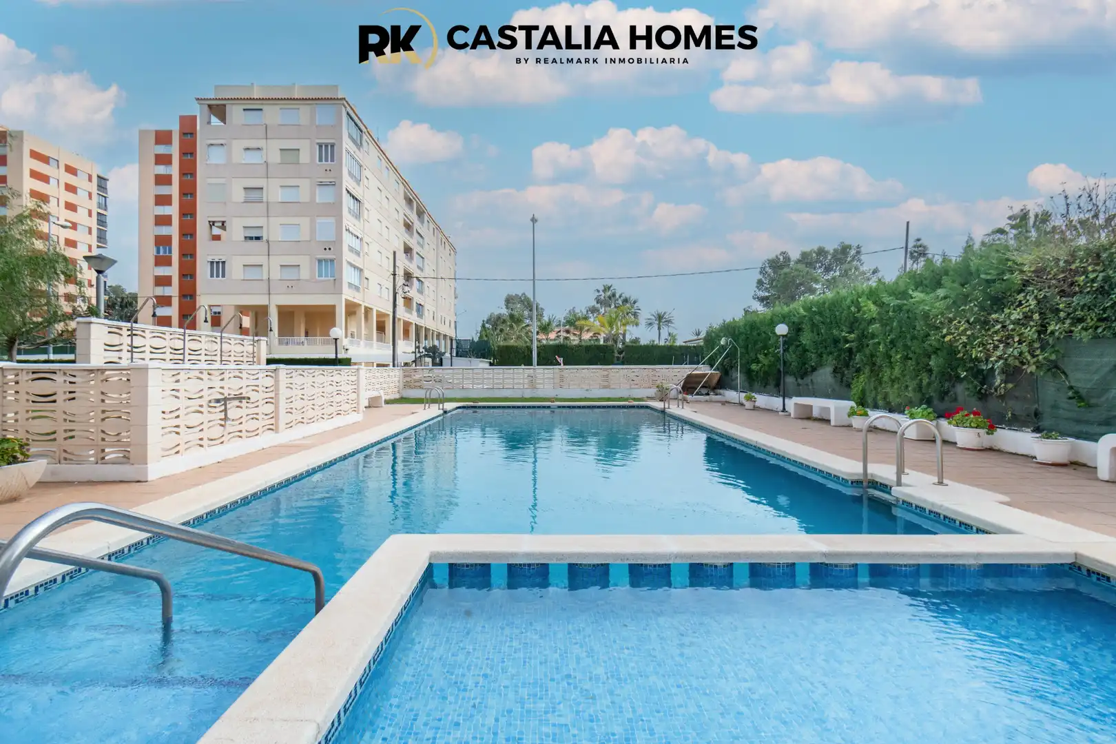 Vista exterior de Apartamento en venta en Benicasim / Benicàssim con Terraza y Piscina comunitaria