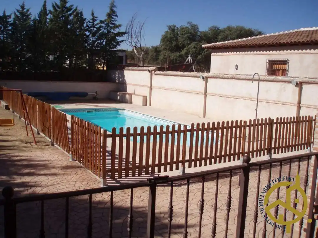 Swimming pool of Houses for sale in Nambroca  with Air Conditioner, Heating and Private garden