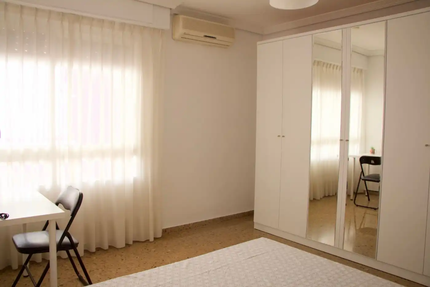 Schlafzimmer von Wohnung zur Miete in Moncada mit Klimaanlage, Möbliert und Balkon