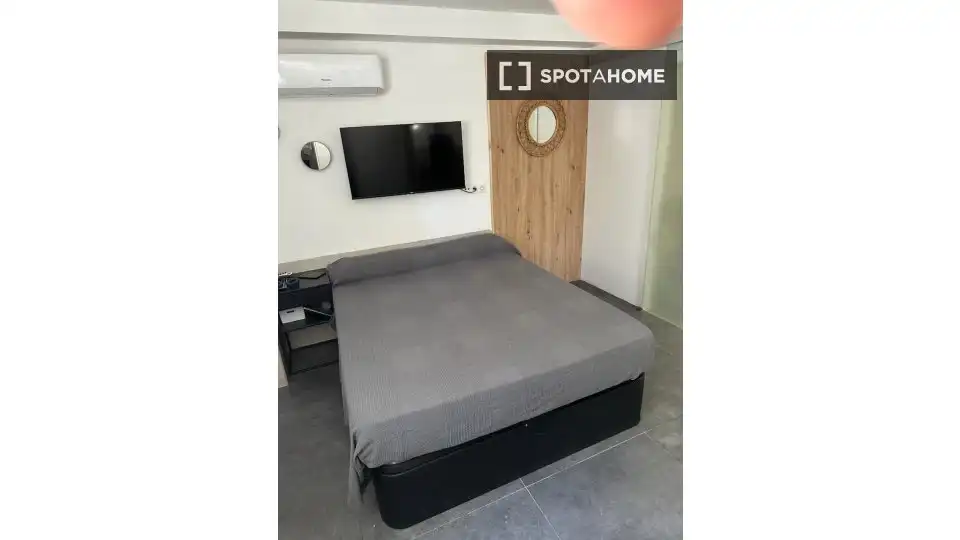 Bedroom of Flat for rent in Valencia  with Air Conditioner, Heating and Furnished