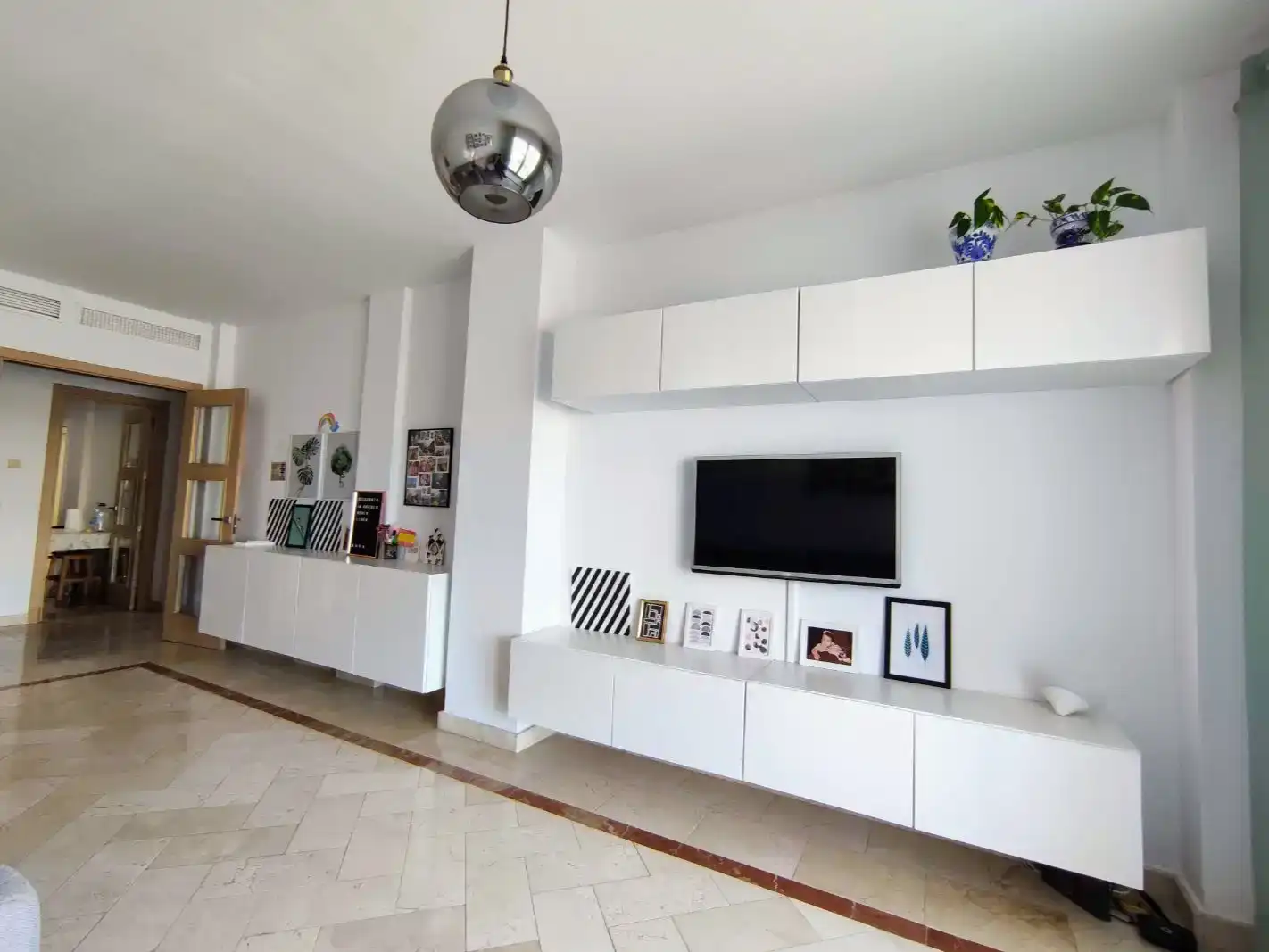 Wohnzimmer von Wohnung zur Miete in Los Barrios mit Schwimmbad und Balkon