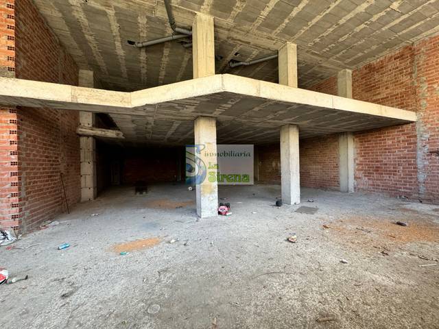 Local comercial en Alquiler en Calle Pintor Eleazar Ortiz, 4B en Cotolino