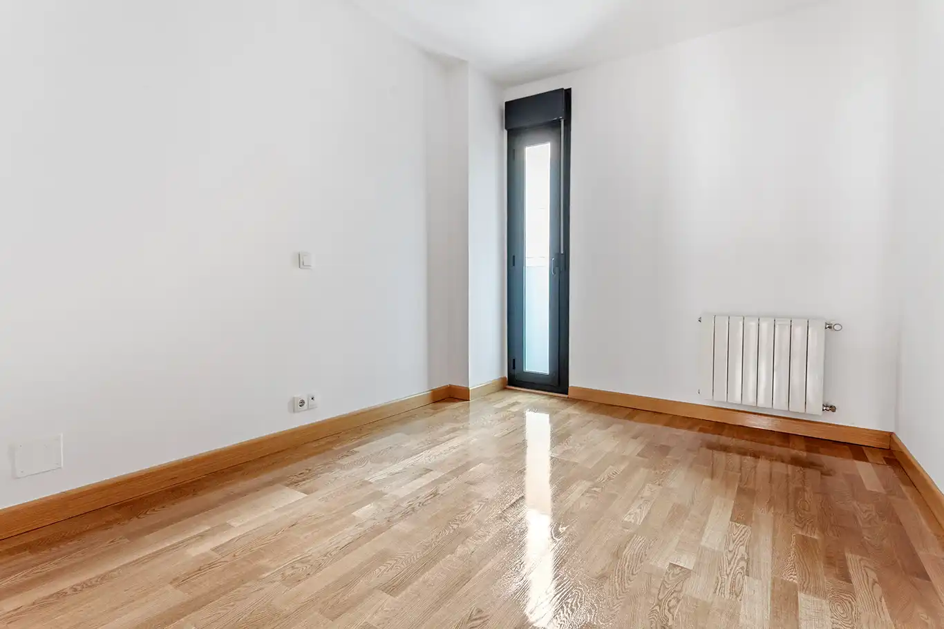 Bedroom of Flat for sale in Madrid  with Air Conditioner, Terrace and Storage room