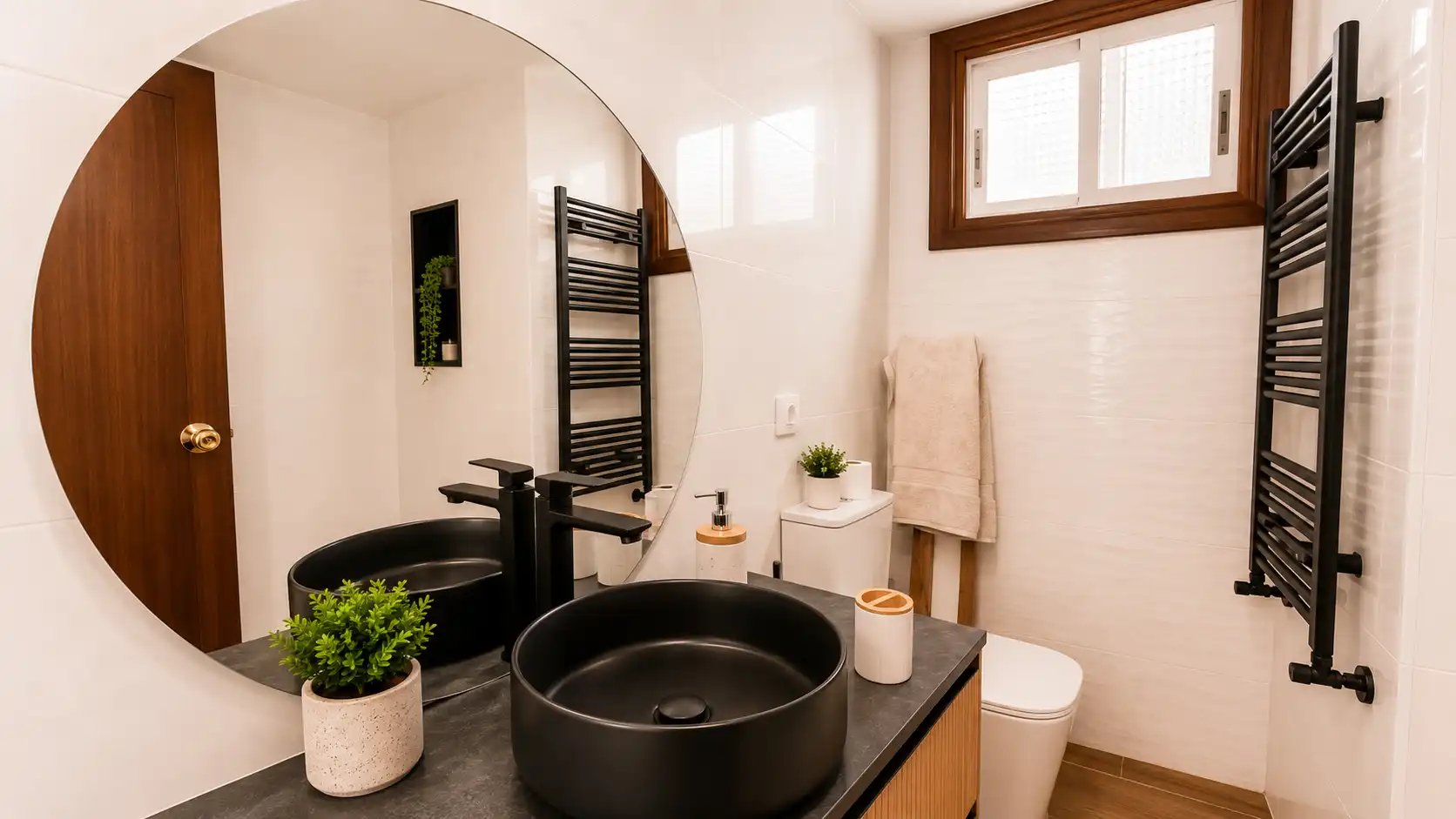 Bathroom of Flat for sale in Vigo   with Heating, Furnished and Oven