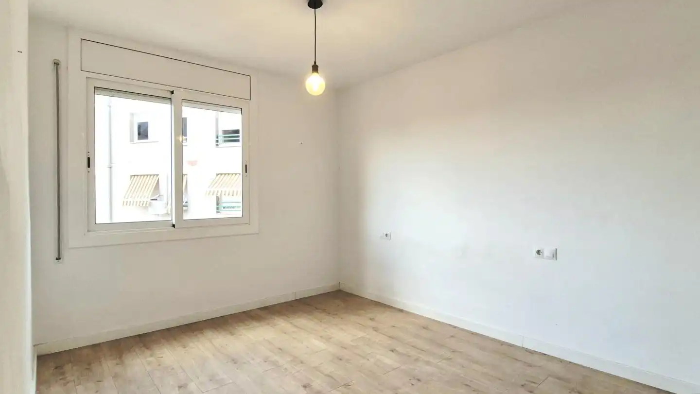 Bedroom of Flat for sale in Terrassa  with Parquet flooring and Alarm