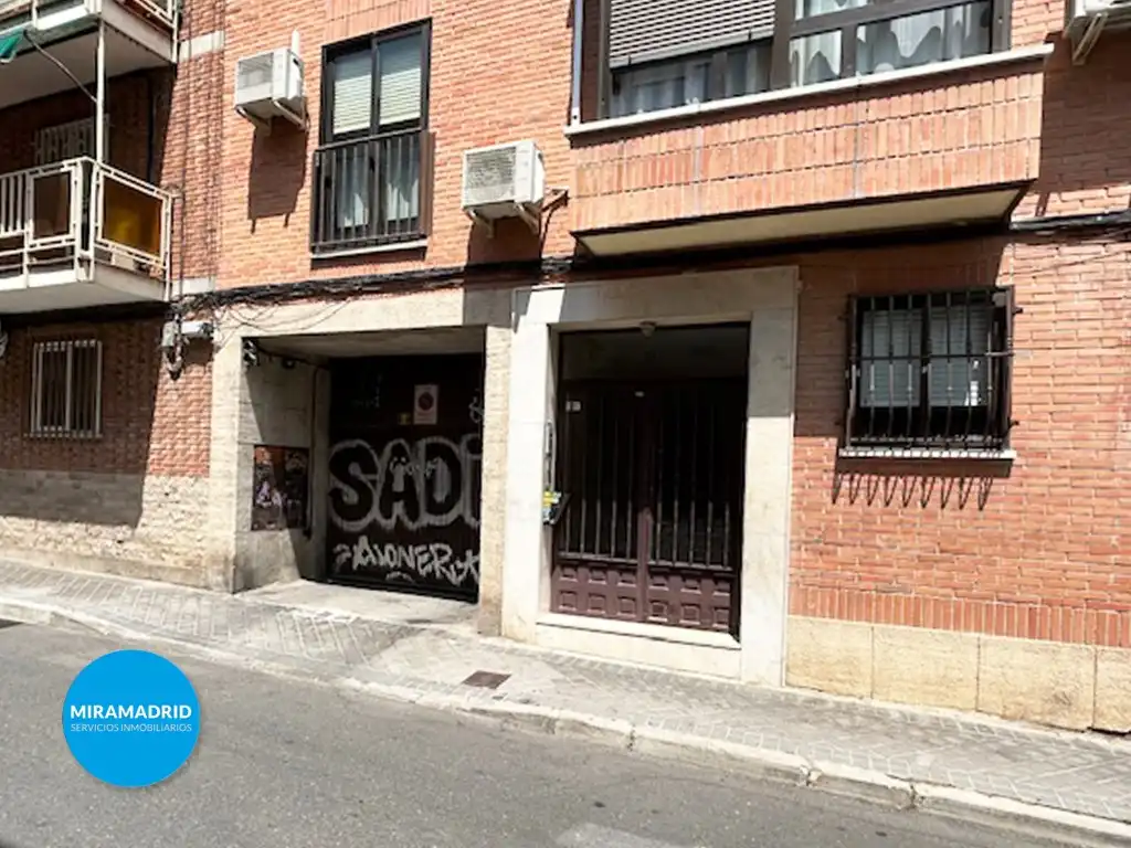 Außenansicht von Garage zum Verkauf in Madrid