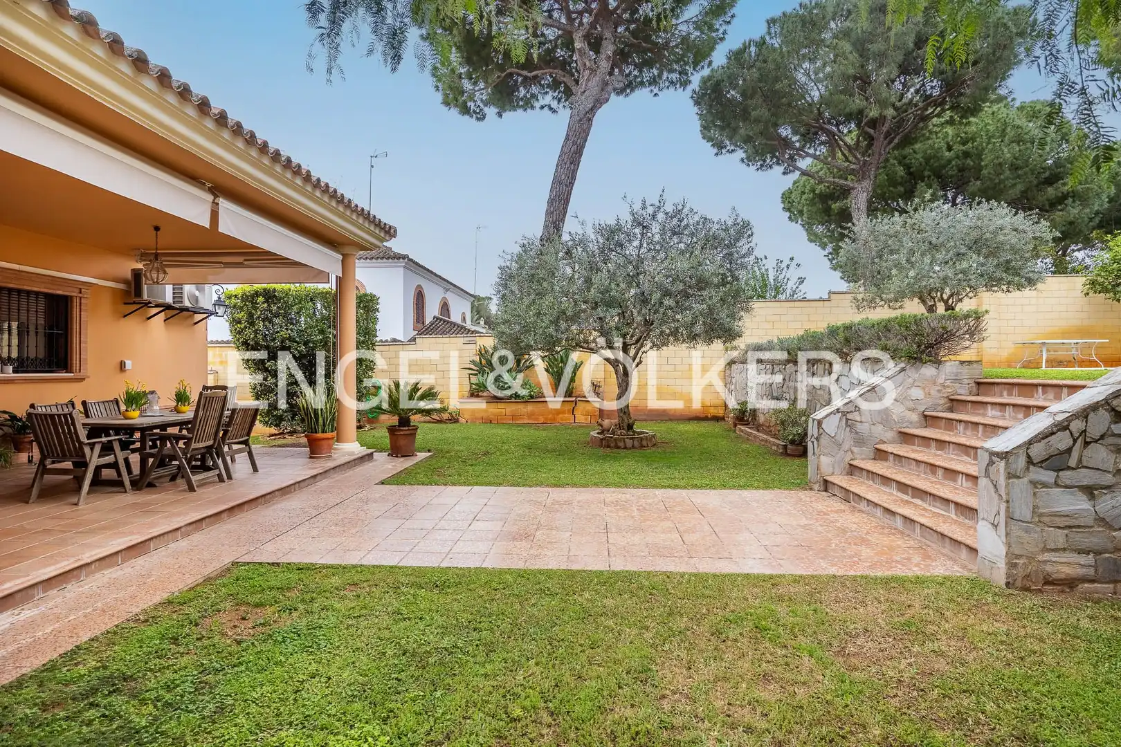 Terrassa de Casa o xalet en venda en Alcalá de Guadaira amb Aire condicionat, Calefacció i Jardí privat
