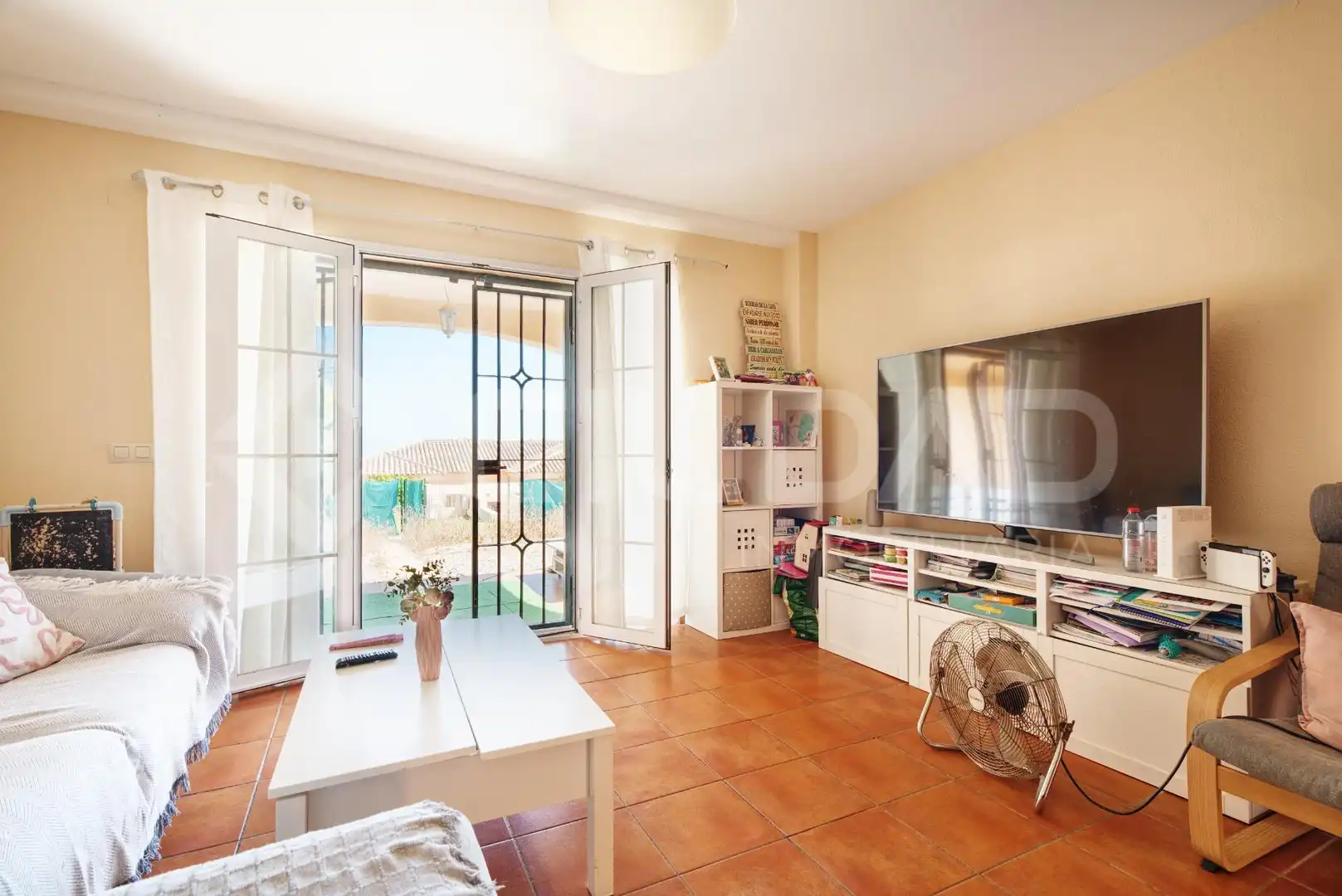 Sala de estar de Casa adosada en venta en Sanlúcar de Barrameda con Jardín privado, Terraza y Piscina comunitaria